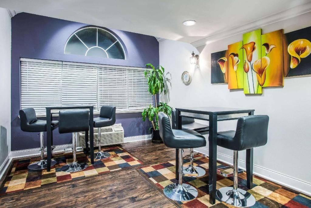 Popular attractions Area Nearby Property