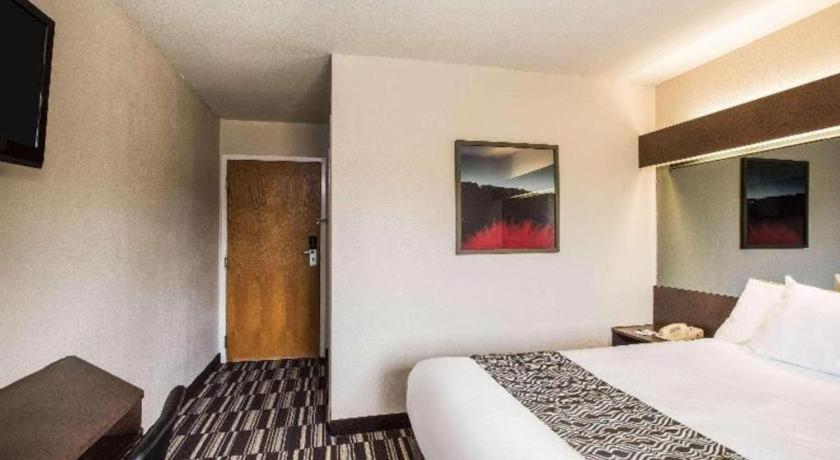 Microtel Inn by Wyndham Chattanooga Hamilton Place Main image 1